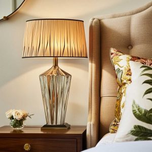 21 Vintage Bedroom Ideas for a Timeless Makeover