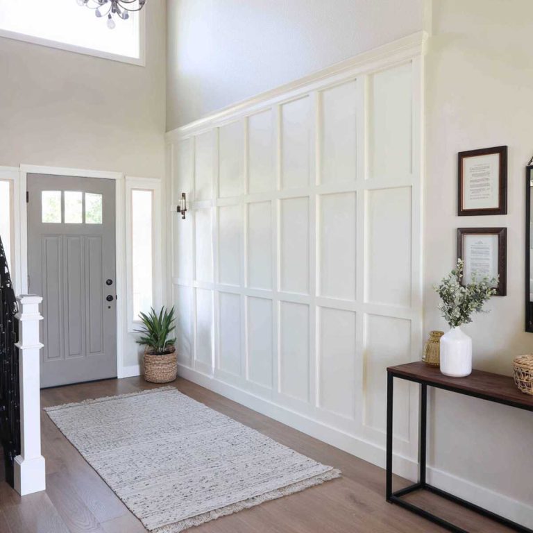 25 Entryway Wall Molding Ideas That Make a Big First Impression - Happy ...