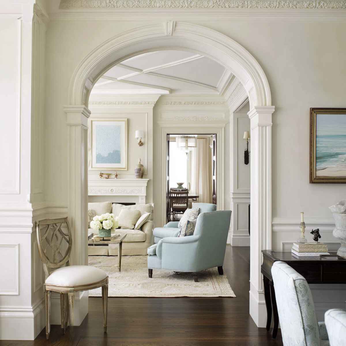 Soft Curved Arch with Molding