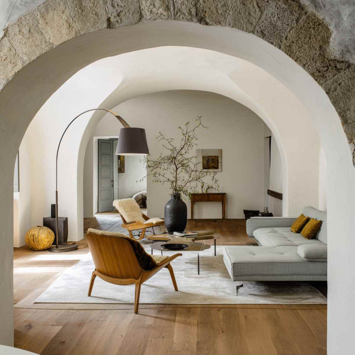 Minimalist Rounded Arch