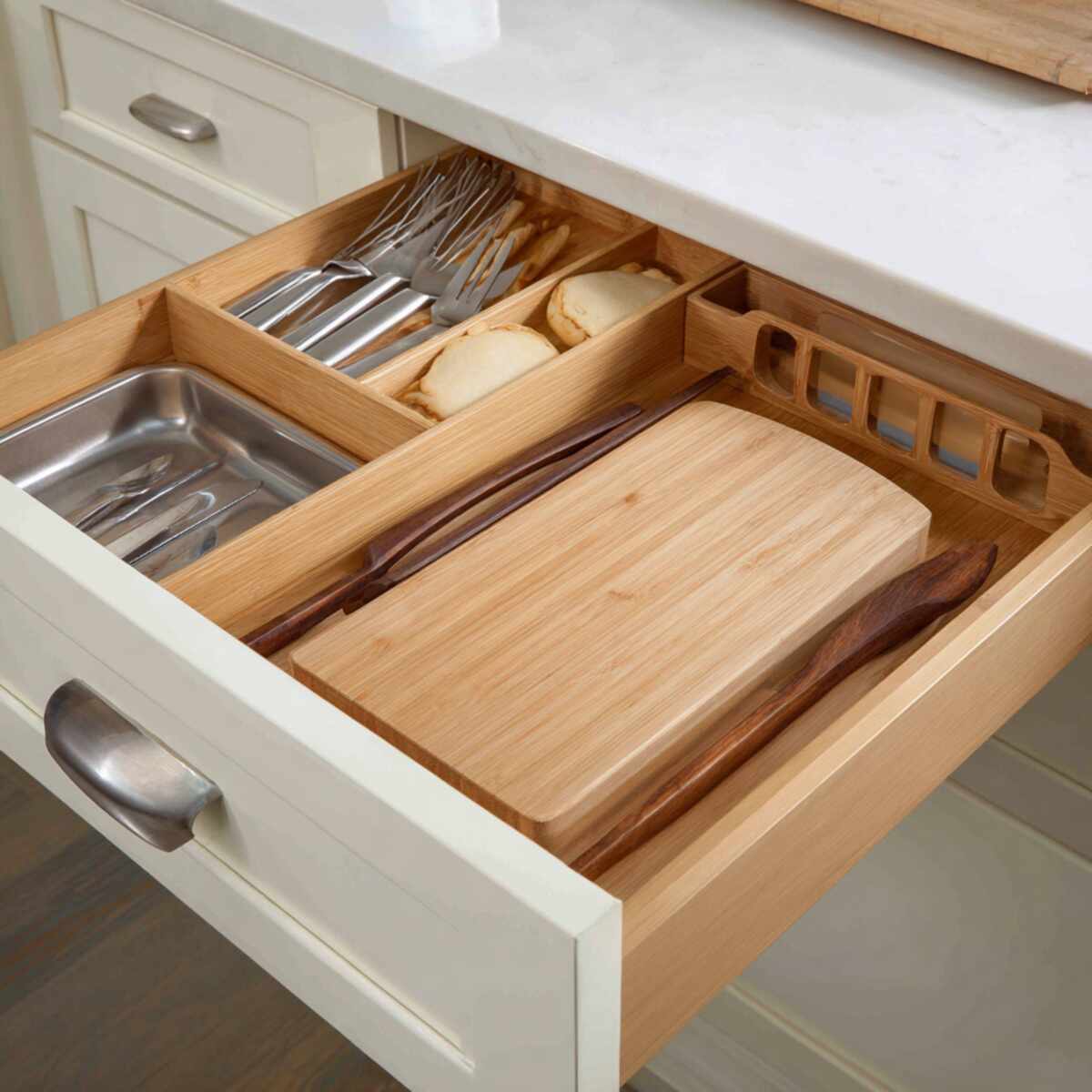 Vertical Cutting Board and Baking Sheet Divider